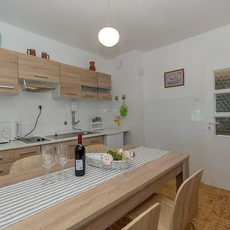 Nona Elza Apartment Trogir